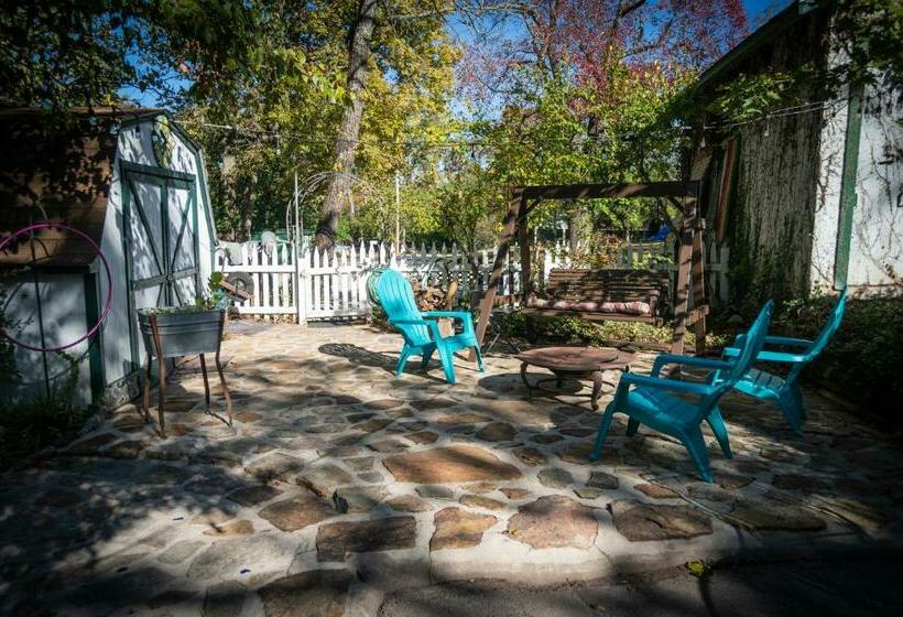 كابينة, Sherwood Court Cottages & Guest Rooms