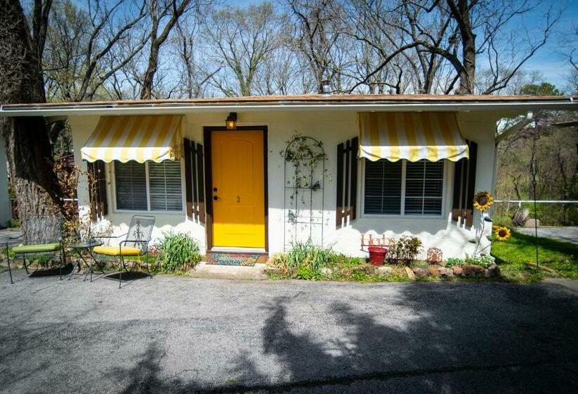 كابينة, Sherwood Court Cottages & Guest Rooms