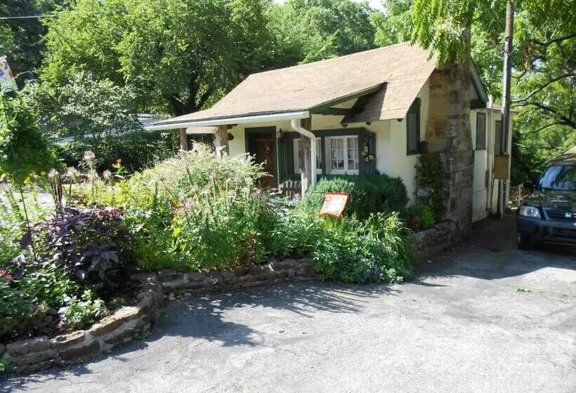 キャビン, Sherwood Court Cottages & Guest Rooms