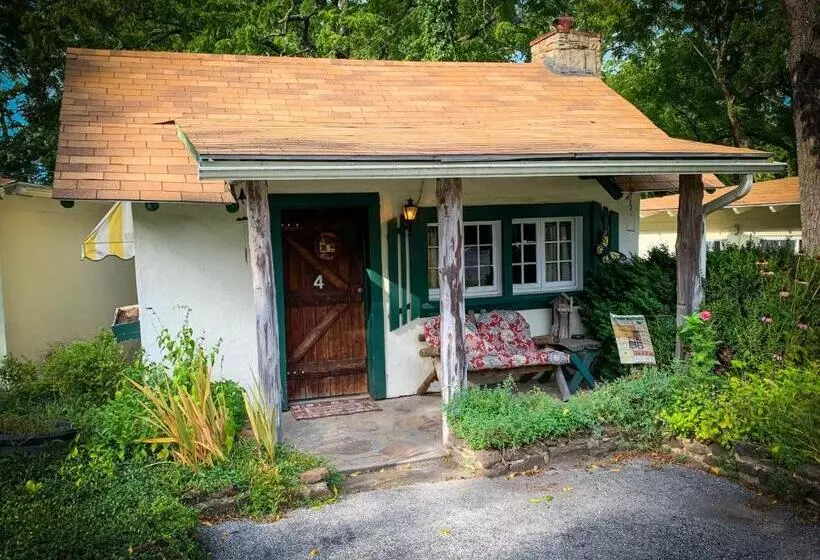 キャビン, Sherwood Court Cottages & Guest Rooms