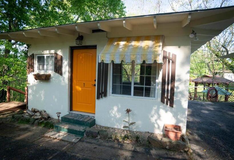 오두막, Sherwood Court Cottages & Guest Rooms