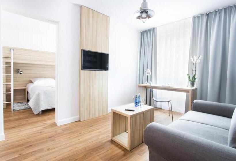 수피리어 스튜디오, Smart