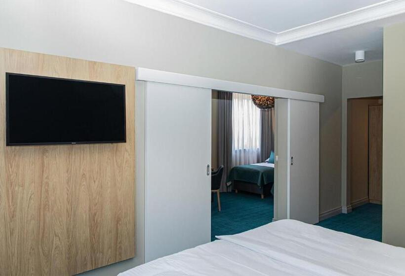 Familie Suite, Wodnik