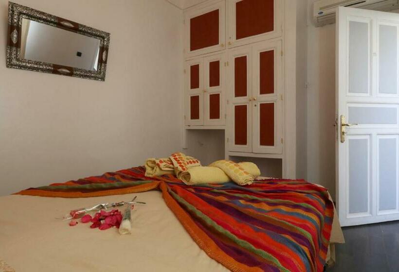 Quarto Estandar, Diamant La Ville Rouge
