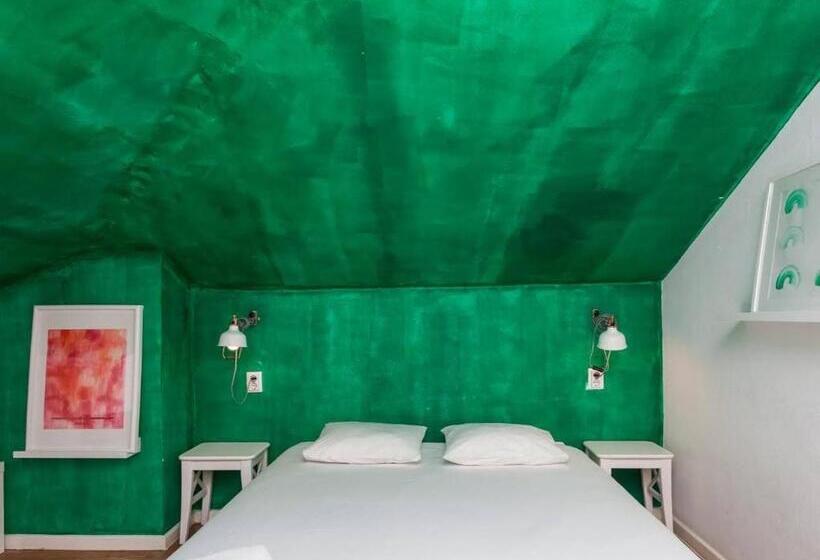 اتاق اکونومی, Supernova Hostel & Café