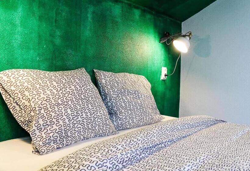 اتاق اکونومی, Supernova Hostel & Café