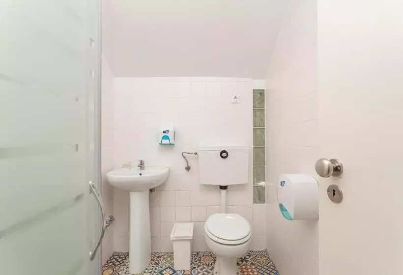 اتاق اکونومی, Supernova Hostel