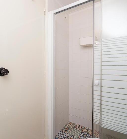 تختخواب در اتاق مشترک, Supernova   Hostel & Café
