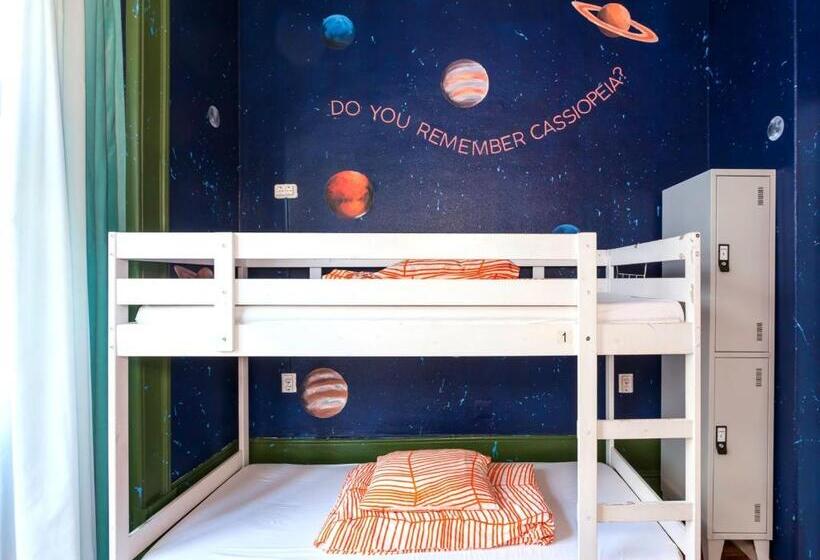 اتاق استاندارد چهار تخته, Supernova   Hostel & Café