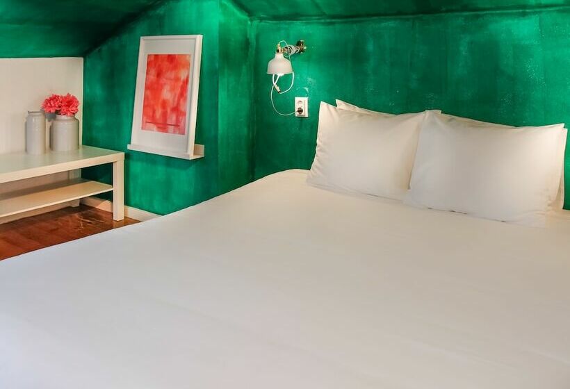 اتاق استاندارد سه نفره, Supernova Hostel & Café