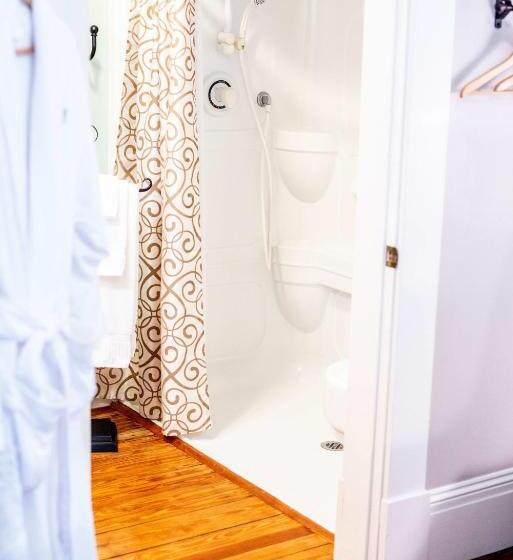 غرفة قياسية, Buckner Suite