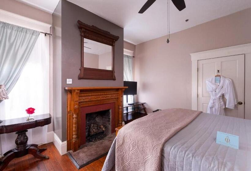 غرفة قياسية, Buckner Suite