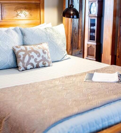 غرفة قياسية, Buckner Suite