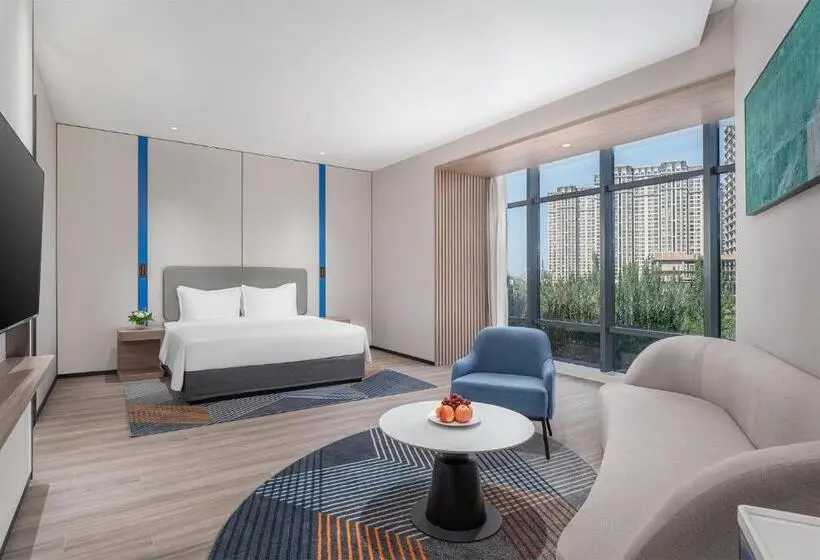 キングサイズベッドのスイートルーム, Holiday Inn Express Yinchuan Yuehai