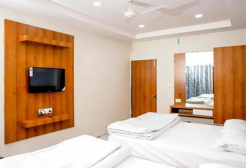 Chambre Quadruple Standard avec Balcon, Kardhar Inn