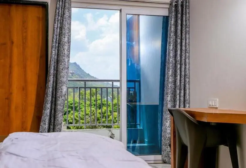 Chambre Quadruple Standard avec Balcon, Kardhar Inn