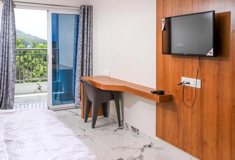 غرفة قياسية رباعية مزودة بشُرفة, Kardhar Inn