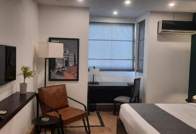 Camera Deluxe, Lokal Rooms X Multan