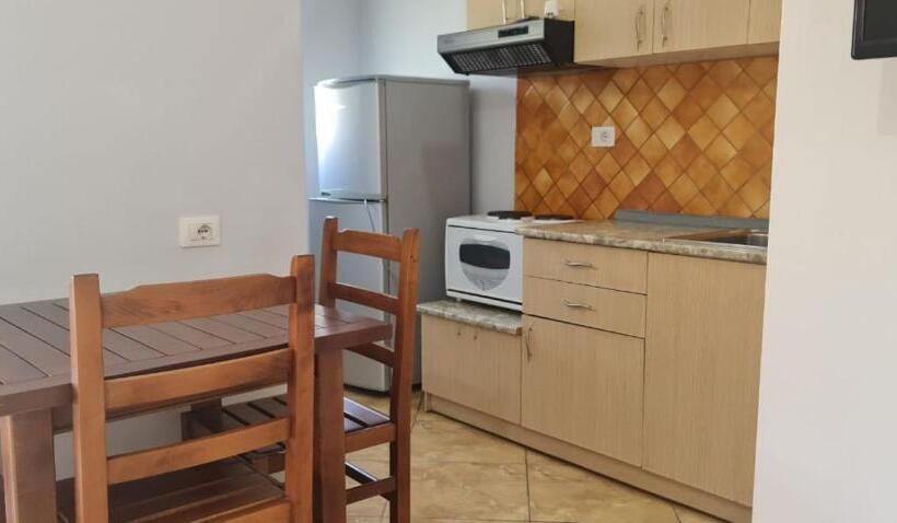 דירה בת חדר שינה 1 עם מרפסת, Vila Mati