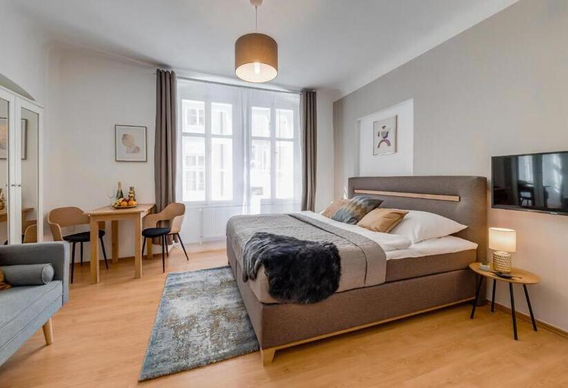 استودیوی استاندارد, King´s Road Residence