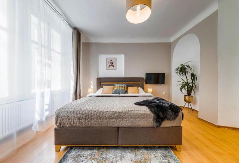 استودیوی استاندارد, King´s Road Residence