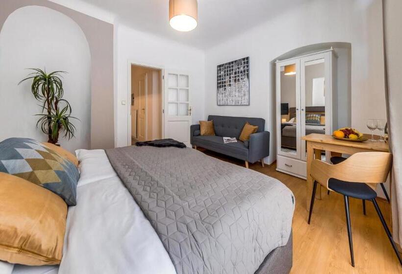 استودیوی استاندارد, King´s Road Residence