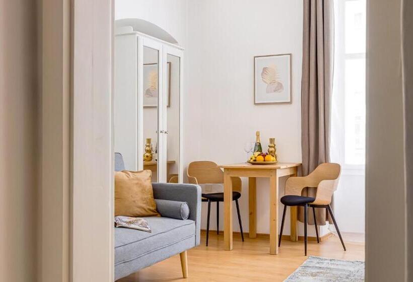 استودیوی استاندارد, King´s Road Residence