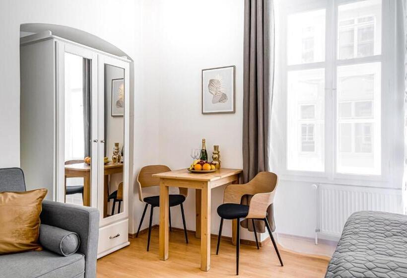 استودیوی استاندارد, King´s Road Residence