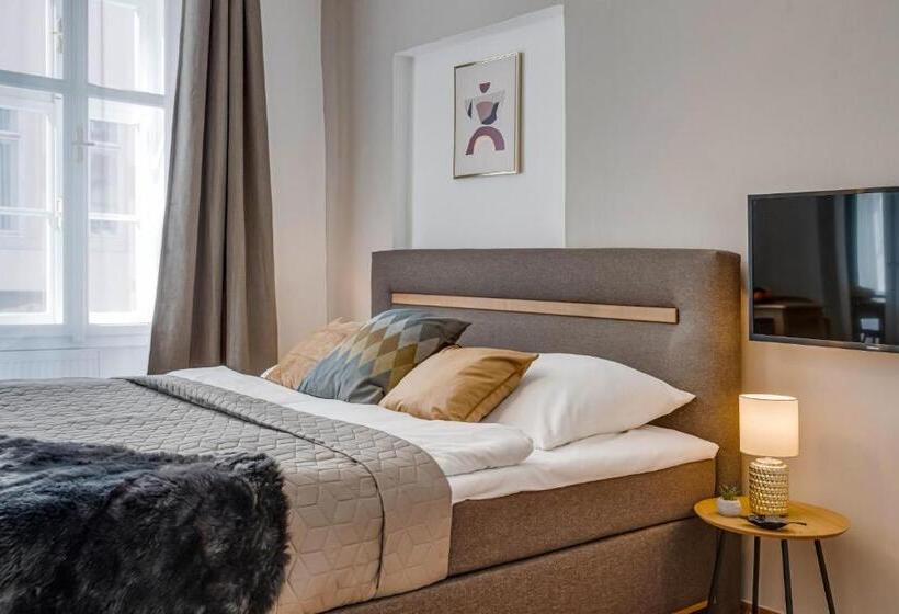 استودیوی استاندارد, King´s Road Residence