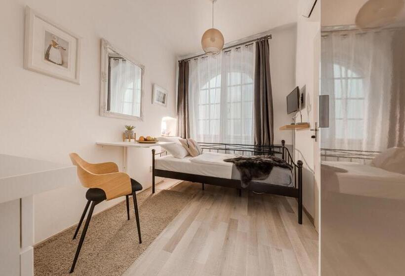 اتاق اکونومی یک تخته, King´s Road Residence