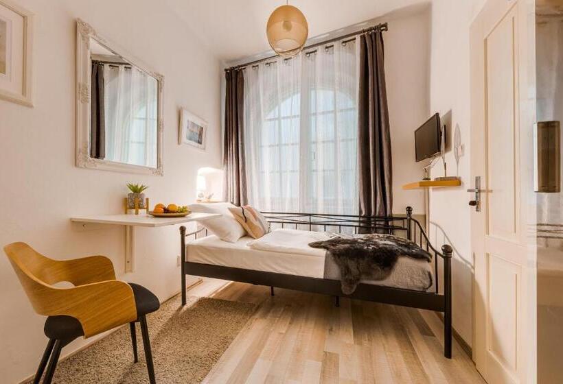 اتاق اکونومی یک تخته, King´s Road Residence