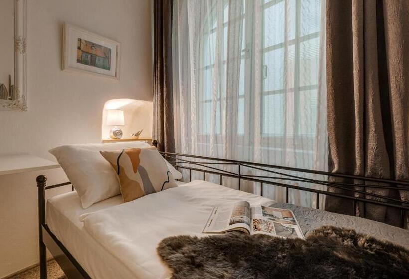 اتاق اکونومی یک تخته, King´s Road Residence