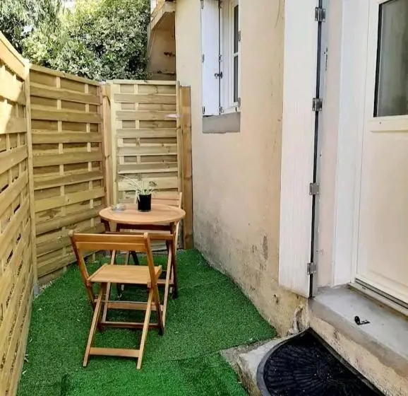 スタンダードルーム, Logement Indépendant Avec Extérieur Privatif Et Clôturé