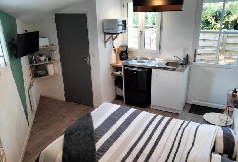 Номер Стандарт, Logement Indépendant Avec Extérieur Privatif Et Clôturé