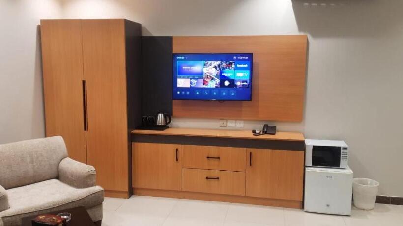 Quarto Economy, ال متعب سويت غرناطة