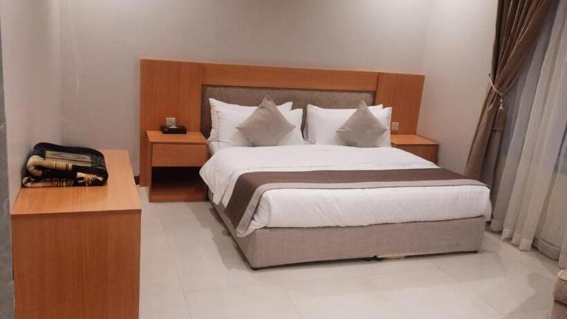 Quarto Economy, ال متعب سويت غرناطة