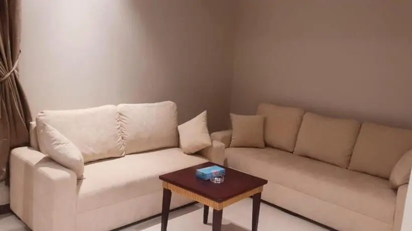 سوئیت با وان آب گرم, ال متعب سويت غرناطة