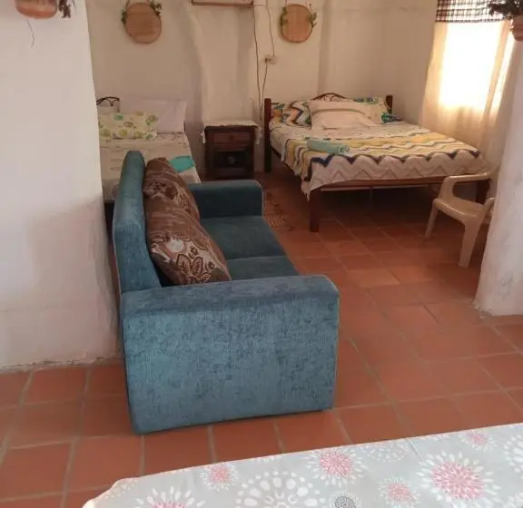Perhehuone, Hostal Rolled