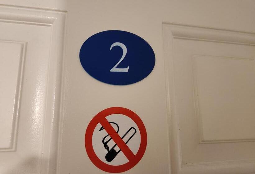 バス共有のスタンダードルーム, Gatwick Star Night Stay   Gatwick