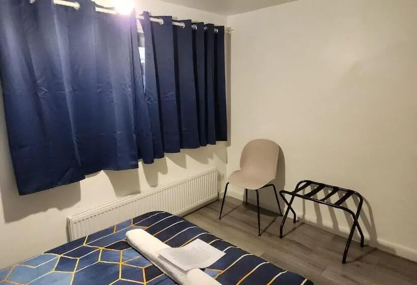 バス共有のスタンダードルーム, Gatwick Star Night Stay   Gatwick