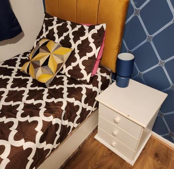 シングルデラックスルーム, Gatwick Star Night Stay   Gatwick