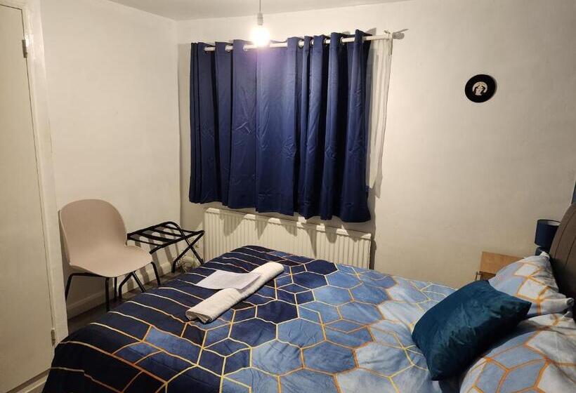 バス共有のスタンダードルーム, Gatwick Star Night Stay   Gatwick