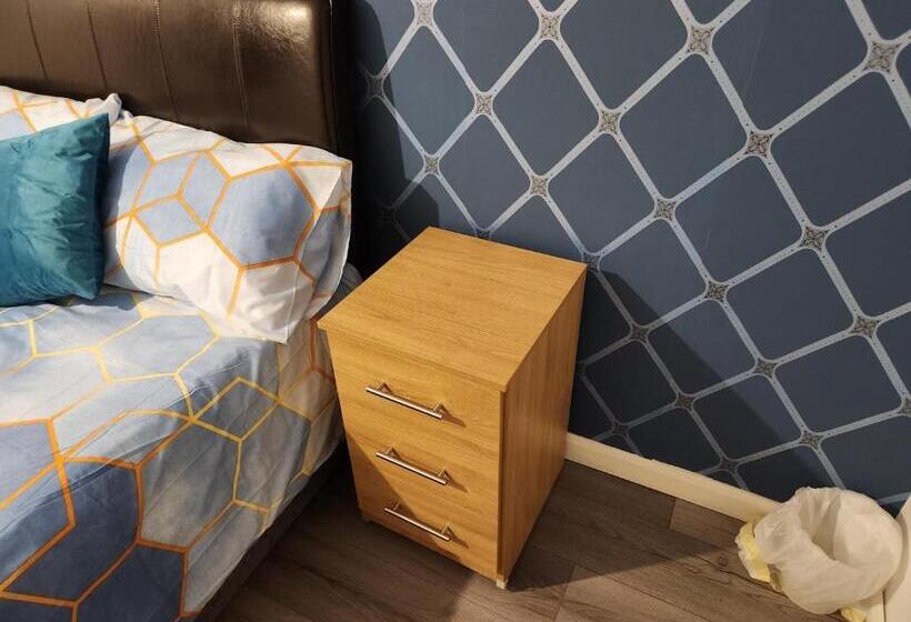 バス共有のスタンダードルーム, Gatwick Star Night Stay   Gatwick