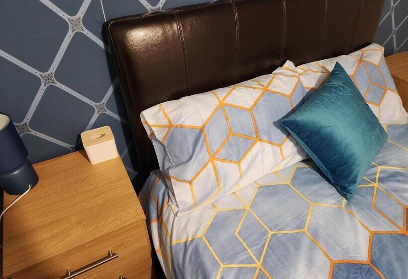 バス共有のスタンダードルーム, Gatwick Star Night Stay   Gatwick