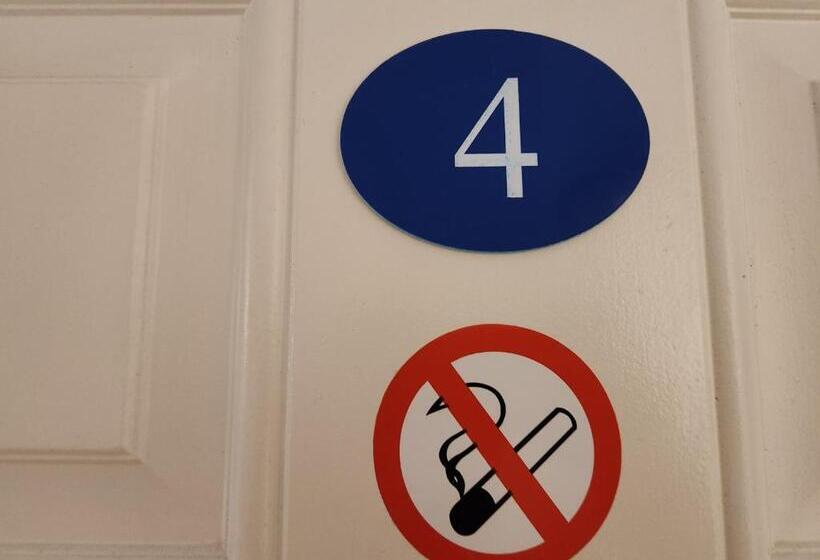 バス共有のスタンダードルーム, Gatwick Star Night Stay   Gatwick