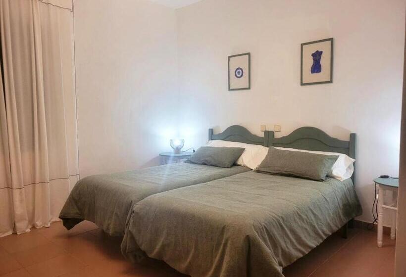 トリプルクラシックルーム, Hostel Villanueva