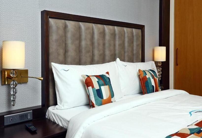 带大床的高级房间, Blusalzz Residence Amritsar