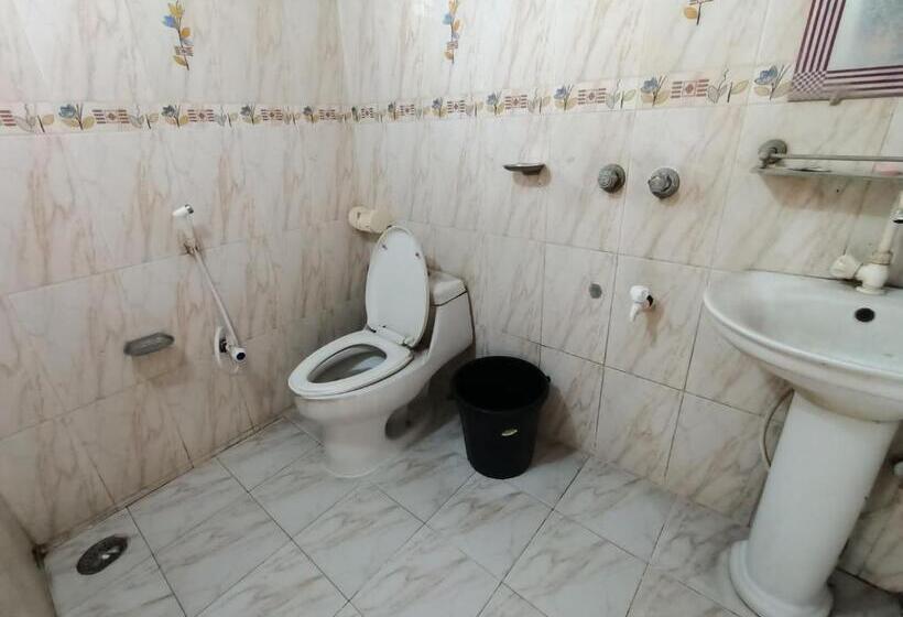 اتاق خانوادگی, Khurshed Express Residential