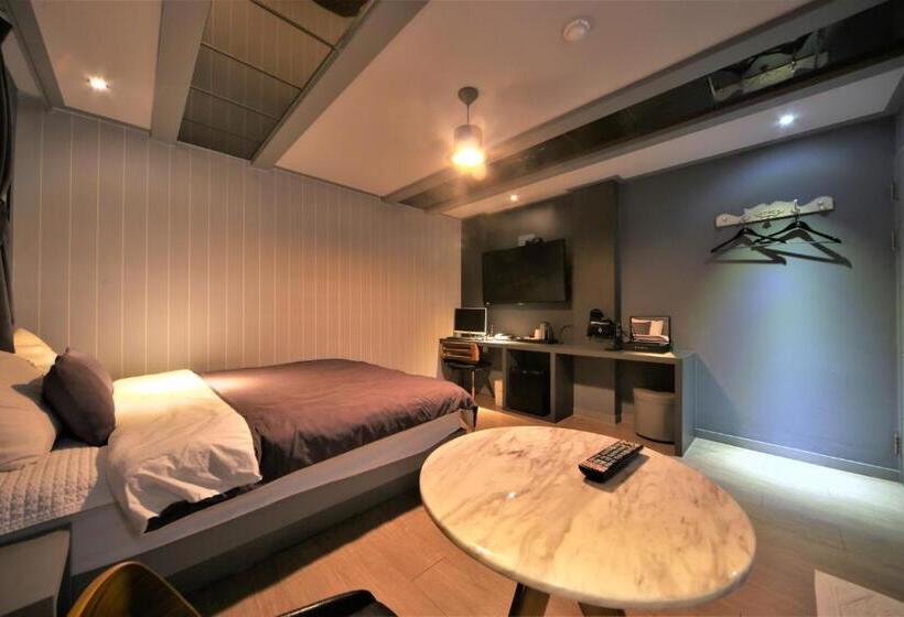 اتاق استاندارد, The Gentle