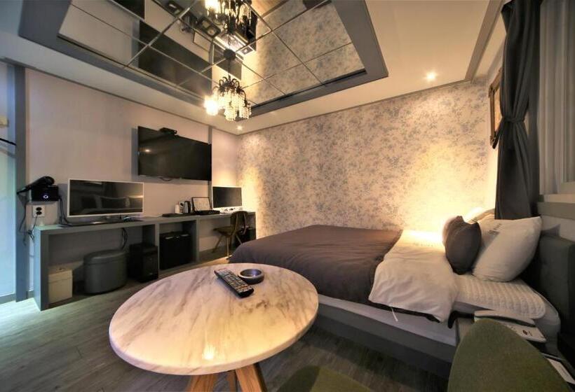 اتاق لوکس, The Gentle